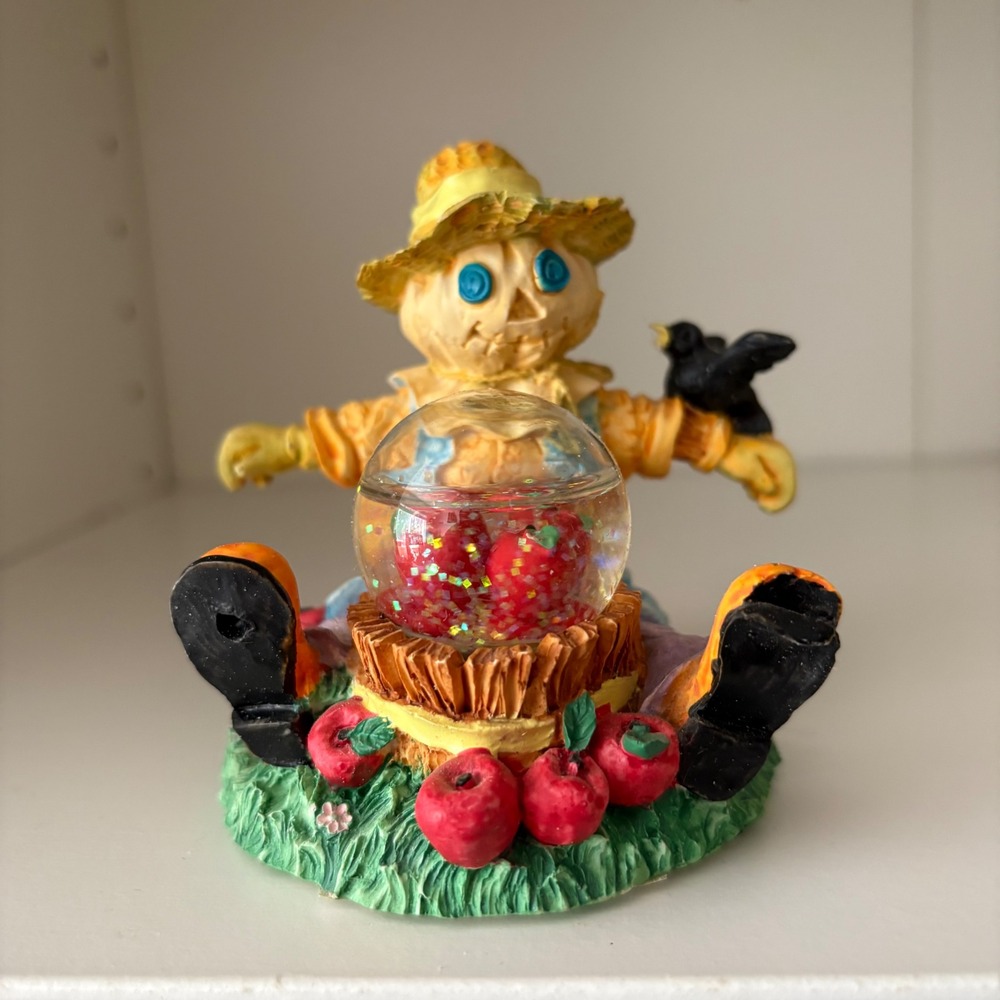 Vintage 1995 Albert E Price Halloween Scarecrow Apple Water Globe Figurine 7026